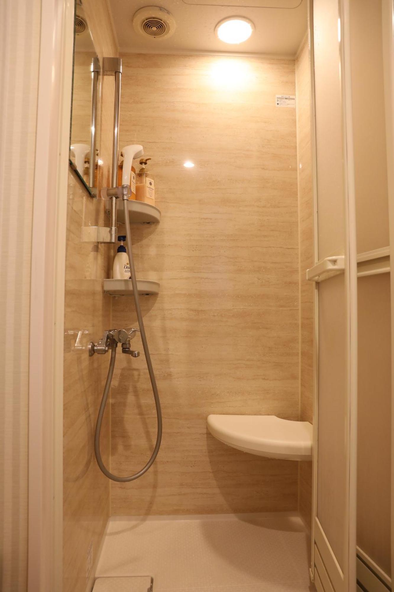Guesthouse Yours Осака Екстериор снимка