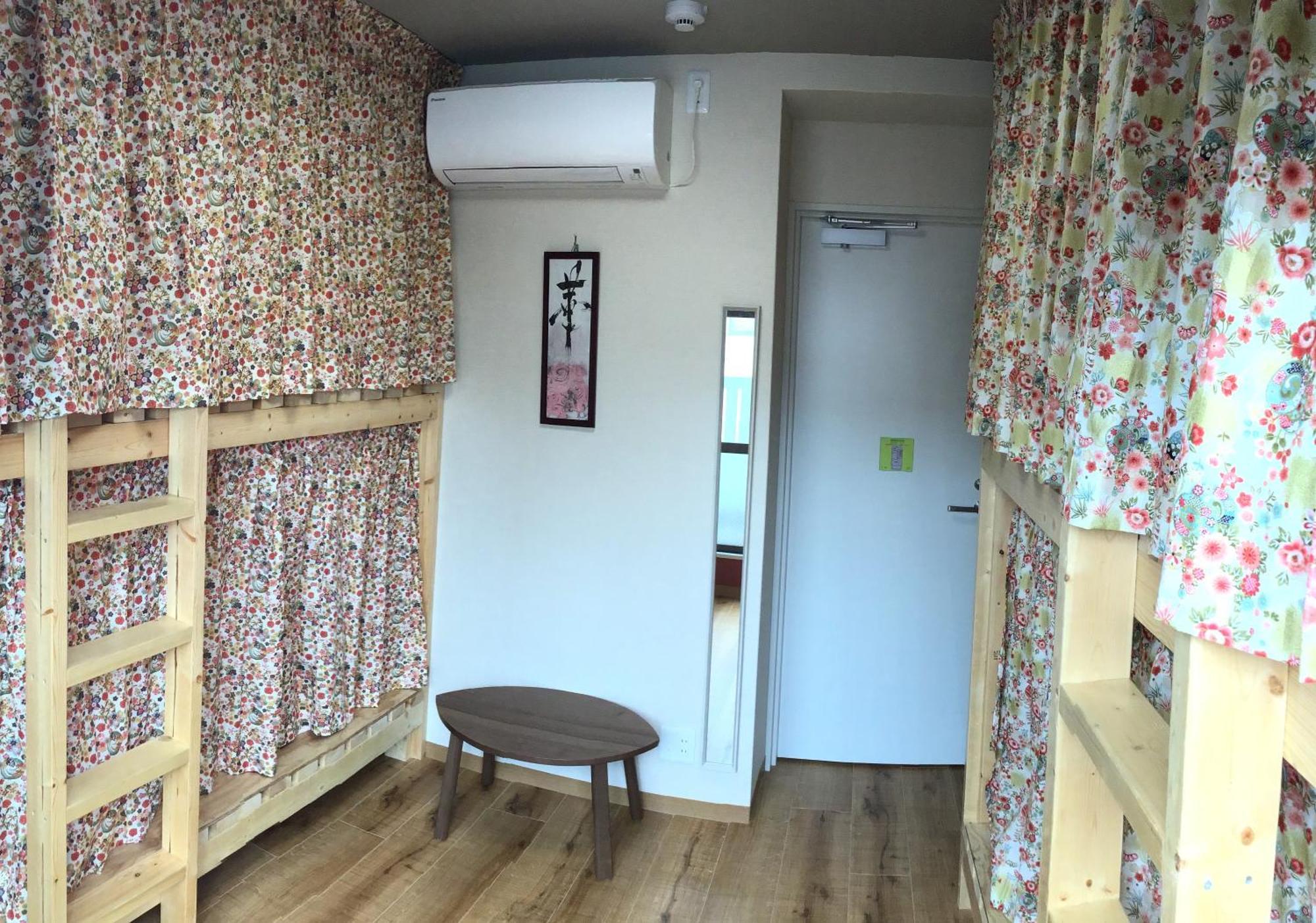 Guesthouse Yours Осака Екстериор снимка